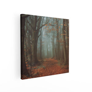 Canvas schilderij vierkant Pad door een Mistig Bos
