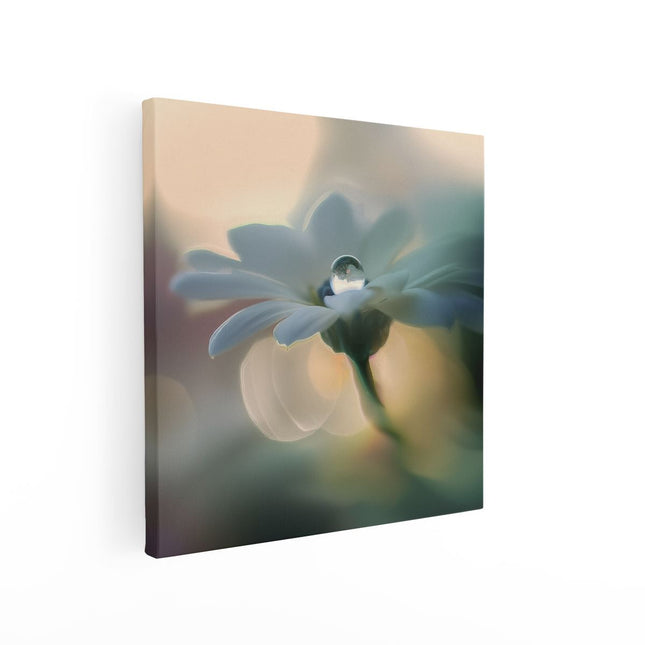 Canvas schilderij vierkant Bloem met een Druppel Water Erop