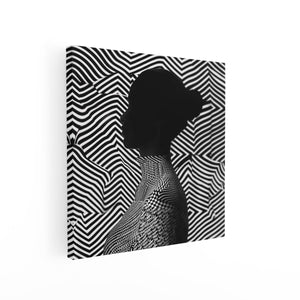 Canvas schilderij vierkant Silhouet van een Vrouw voor een Zebrapatroon