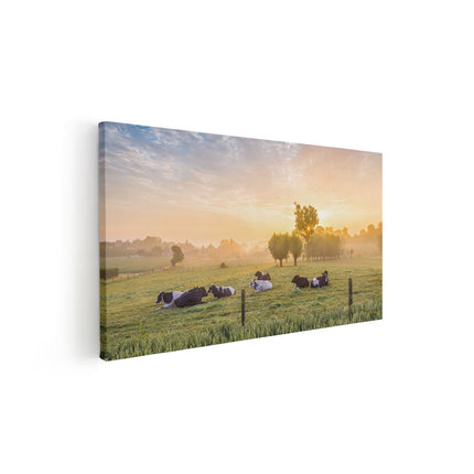 Canvas schilderij vooraanzicht Koeien In De Wei Tijdens Zonsopgang