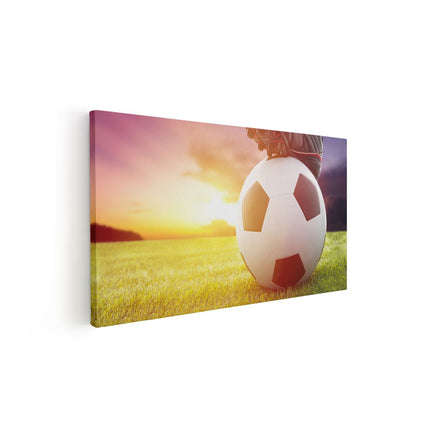 Canvas schilderij vooraanzicht Klassieke Voetbal Aftrap Met Zonsondergang