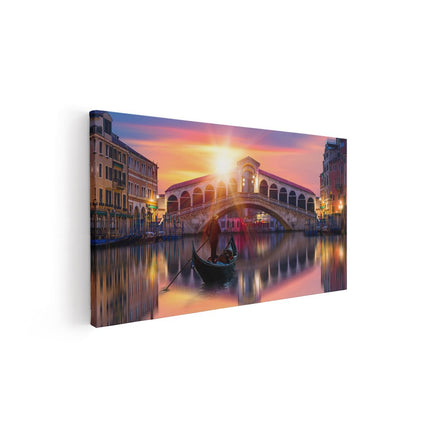 Canvas schilderij vooraanzicht Gondel bij de Rialtobrug in Venetië, Italië