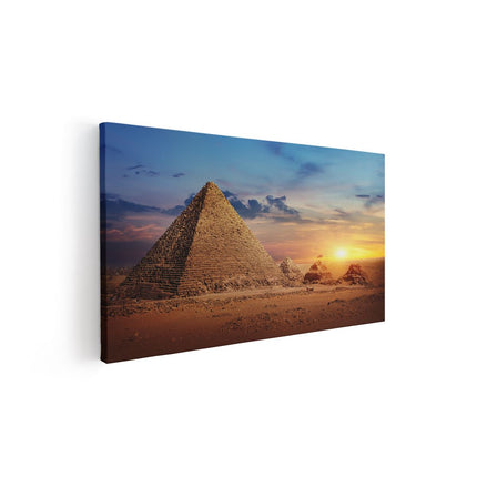 Canvas schilderij vooraanzicht Egyptische Piramides in de Woestijn