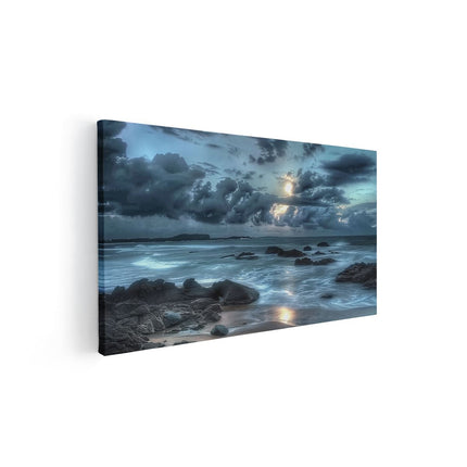 Canvas schilderij vooraanzicht Stormachtige Lucht boven een Rotsachtig Strand