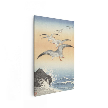 Canvas schilderij vooraanzicht Vijf Zeemeeuwen boven Onstuimige Zee - Ohara Koson