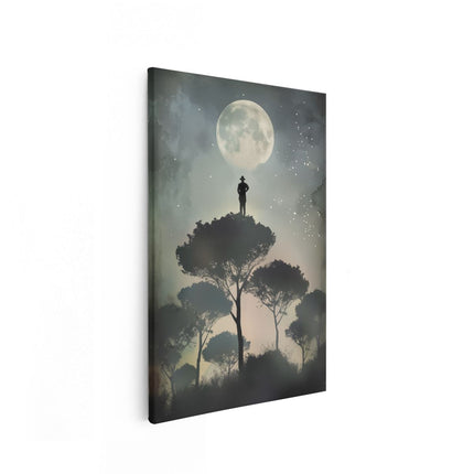 Canvas schilderij vooraanzicht Silhouet van een Man die Bovenop een Boom Staat met een Volle Maan op de Achtergrond