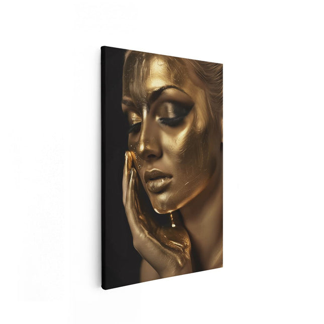 Canvas schilderij vooraanzicht Vrouw met een Gouden Gezichtsmasker