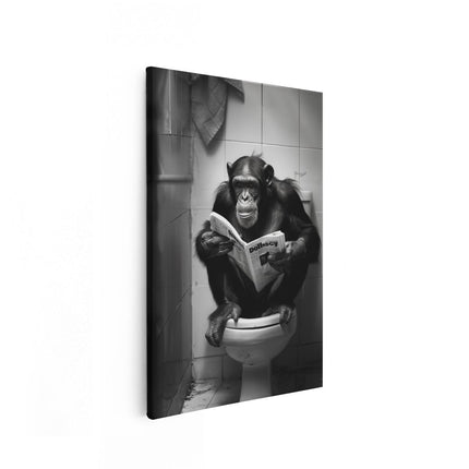 Canvas schilderij vooraanzicht Chimpansee Zittend op een Toilet een Krant Lezend