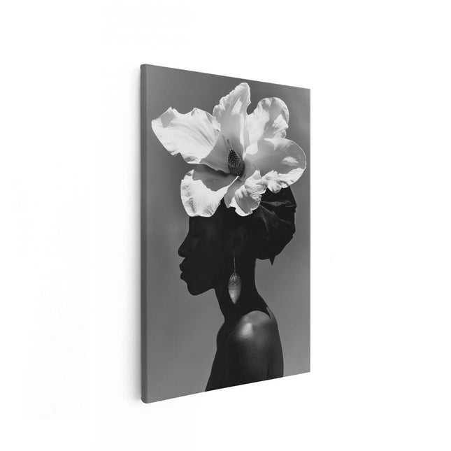 Canvas schilderij vooraanzicht Zwart Wit Portret van een Vrouw met een Bloem op haar Hoofd