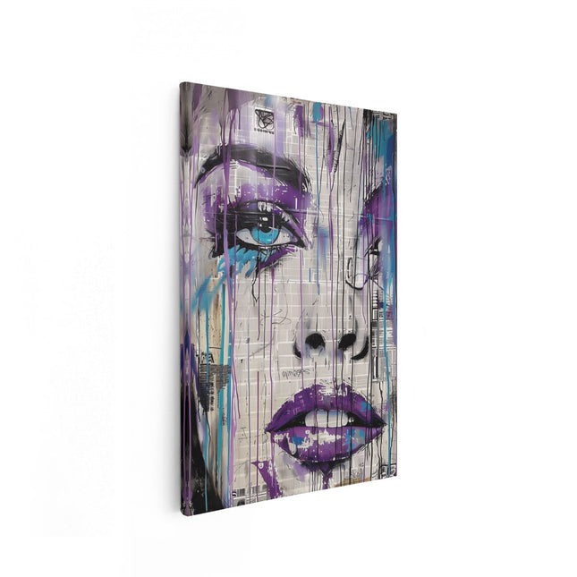 Canvas schilderij vooraanzicht Kunstwerk van een Vrouw met Paarse Verf op haar Gezicht