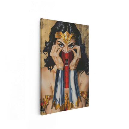 Canvas schilderij vooraanzicht Wondervrouw die een Boek Vasthoudt