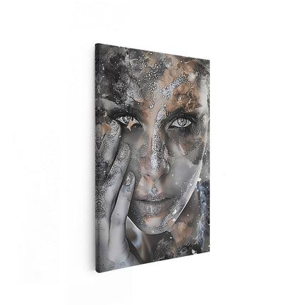 Canvas schilderij vooraanzicht Vrouw met Zilveren Verf op haar Gezicht