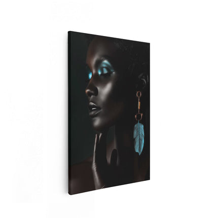 Canvas schilderij vooraanzicht Zwarte Vrouw met Blauwe Veren Oorbellen