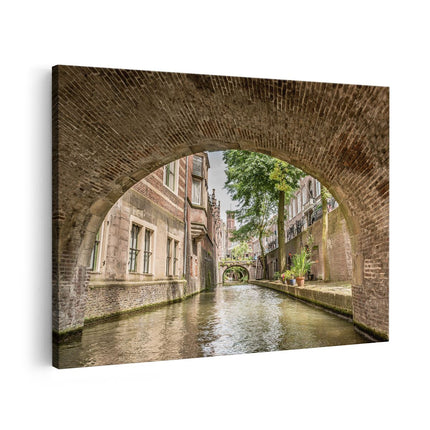 Canvas schilderij vooraanzicht Gracht In Utrecht Onder De Brug