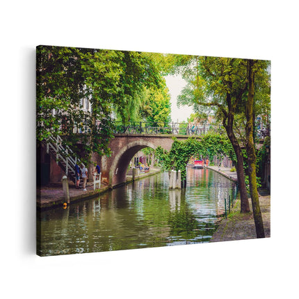 Canvas schilderij vooraanzicht Dichtbegroeide Brug Op De Oudegracht In Utrecht