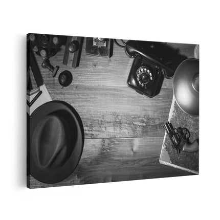 Canvas schilderij vooraanzicht Oude Bureau Tafel Met Een Pistool En Een Hoedje