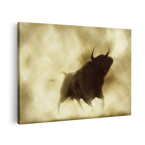 Canvas schilderij vooraanzicht Zwarte Stier In Het Stoffige Rook