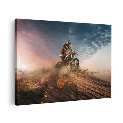 Canvas schilderij vooraanzicht Motorcross Op Een Heuvel Bij Zonsondergang