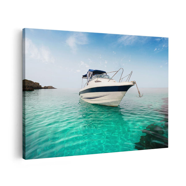 Canvas schilderij vooraanzicht Motorboot aan het Strand met Blauw Water