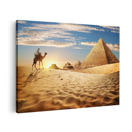 Canvas schilderij vooraanzicht Egyptische Piramides met een Kameel