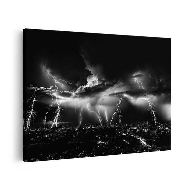 Canvas schilderij vooraanzicht Blikseminslag op een Stad in het Paars - Zwart Wit