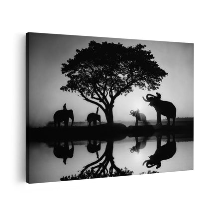 Canvas schilderij vooraanzicht Olifanten Familie bij een Boom - Zonsondergang - Zwart Wit