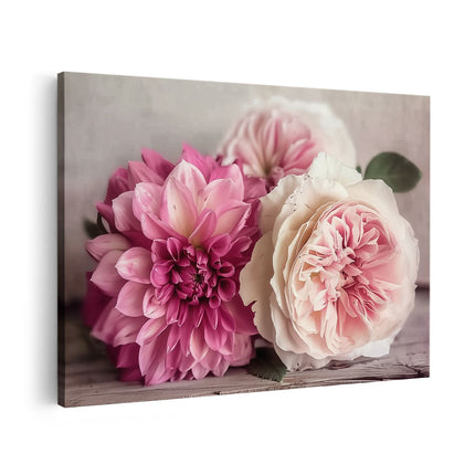 Canvas schilderij vooraanzicht Drie Roze en Witte Bloemen op een Houten Tafel