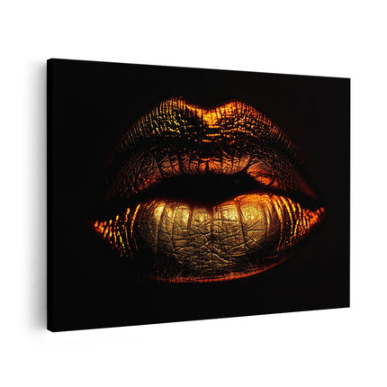 Canvas schilderij vooraanzicht De Lippen van de Vrouw zijn Goudkleurig Verlicht
