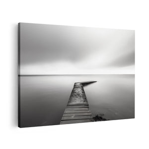 Canvas schilderij vooraanzicht Zwart Wit Beeld van een Pier in het Water