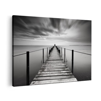 Canvas schilderij vooraanzicht Persoon die op een Pier Staat onder een Bewolkte Hemel