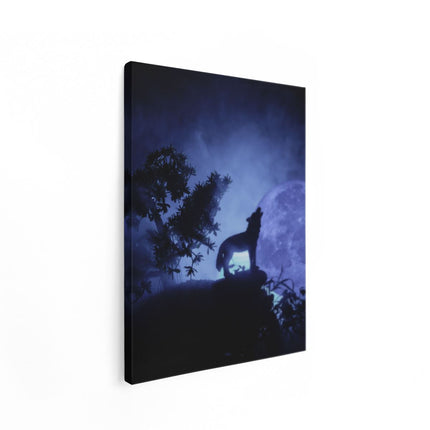 Canvas Schilderij Staand Huilende Wolf In Silhouet Bij Volle Maan