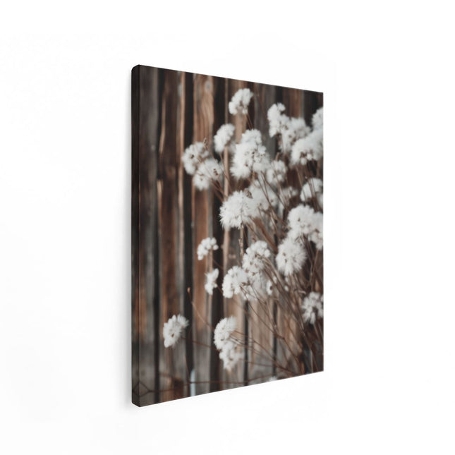 Canvas Schilderij Staand Witte Bloemen voor een Houten Hek