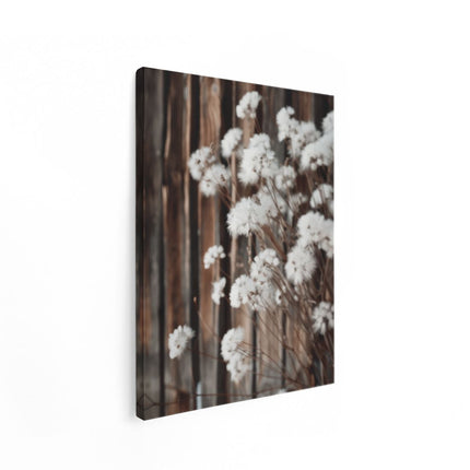 Canvas Schilderij Staand Witte Bloemen voor een Houten Hek