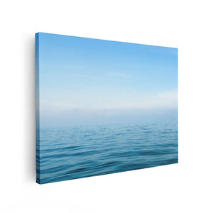 Canvas Schilderij Vooraanzicht Zee Met Een Blauw Hemel Achtergrond