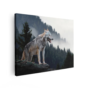 Canvas Schilderij Vooraanzicht Grijze Wolf In De Bossen 
