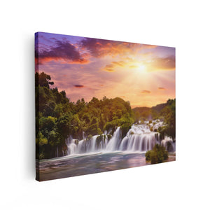 Canvas Schilderij Vooraanzicht Watervallen In Het Bos