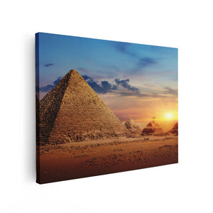 Canvas Schilderij Vooraanzicht Egyptische Piramides in de Woestijn