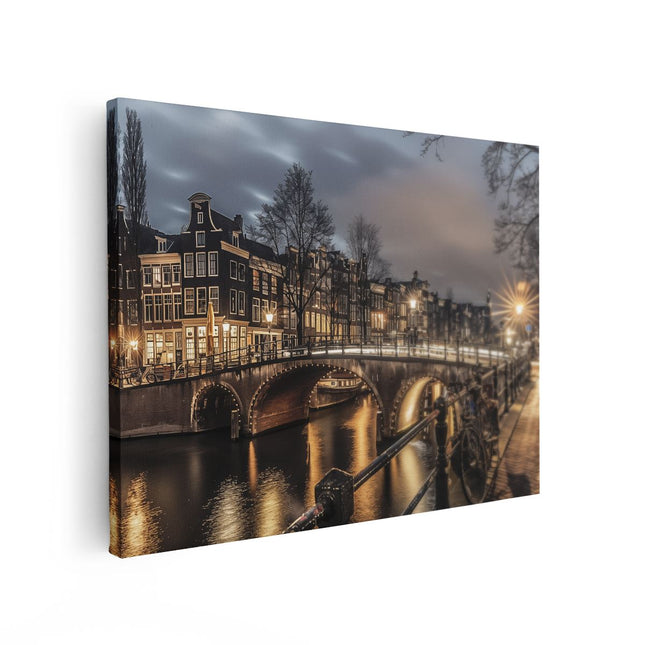 Canvas Schilderij Vooraanzicht Brug over een Kanaal