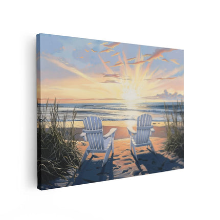 Canvas Schilderij Vooraanzicht Twee Adirondackstoelen op het Strand bij Zonsondergang