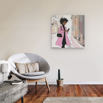 Canvas schilderij kamer Vrouw in een Roze Jas loopt over Straat
