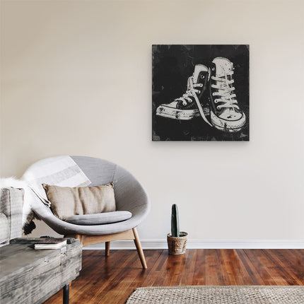 Canvas schilderij kamer Paar Converse Schoenen op een Zwarte Achtergrond