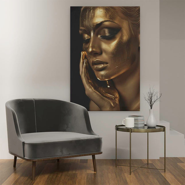 Canvas schilderij interieur Vrouw met een Gouden Gezichtsmasker