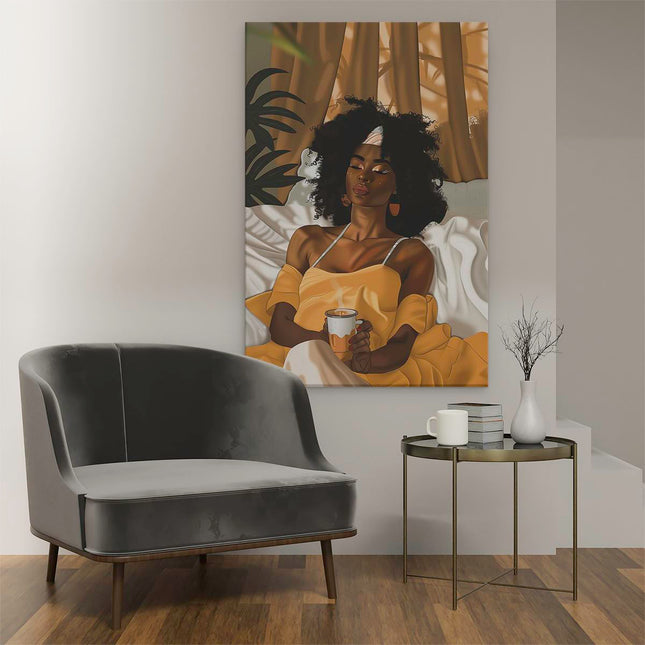Canvas schilderij interieur Vrouw in een Gele Jurk Liggend in Bed met een Kopje Koffie
