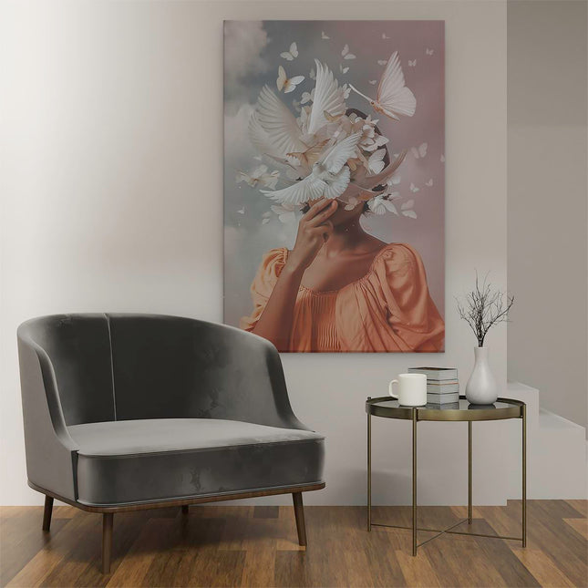 Canvas schilderij interieur Vrouw met Witte Duiven op haar Hoofd