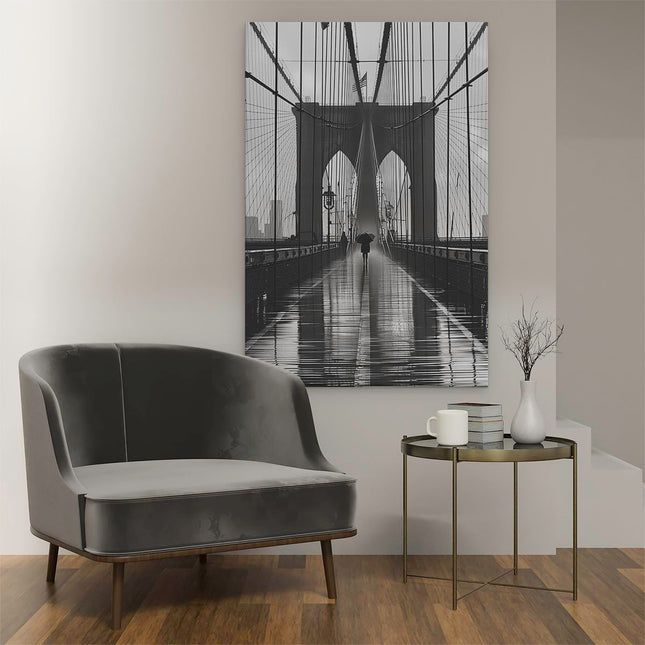 Canvas schilderij interieur Persoon die op de Brooklyn Bridge loopt in de Regen