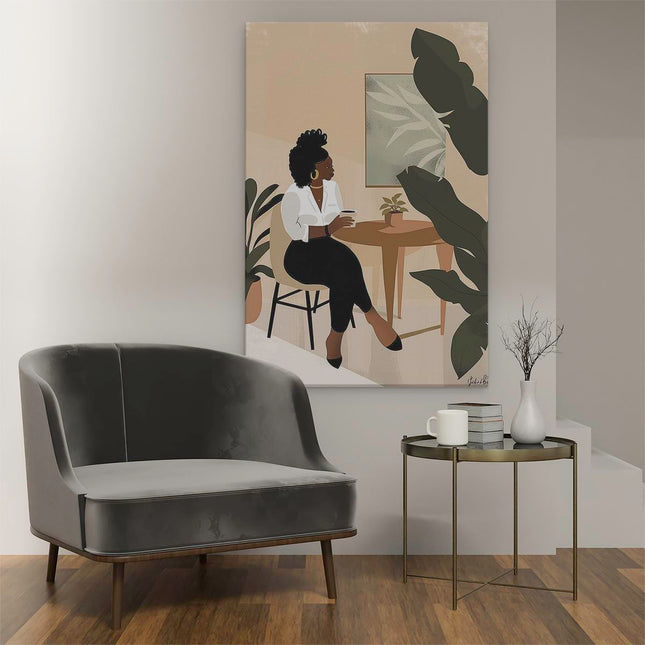 Canvas schilderij interieur Zwarte Vrouw zit aan een Bureau voor een Plant