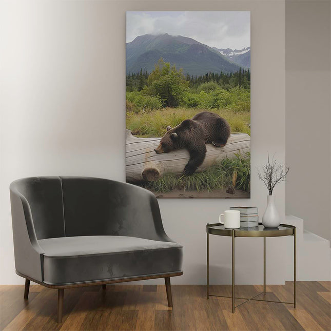 Canvas schilderij interieur Beer Slaapt op een Boomstam