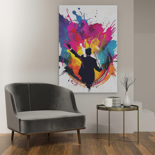 Canvas schilderij interieur Een Man in een Pak Houdt een Stokje Vast voor Kleurrijke Verfspatten