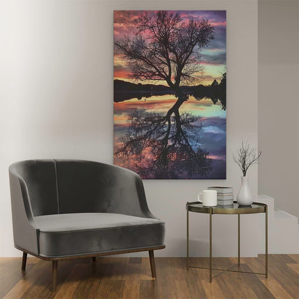 Canvas schilderij interieur Eenzame Boom Weerspiegeld in een Meer bij Zonsondergang