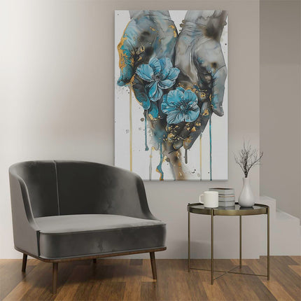 Canvas schilderij interieur Twee Handen met Blauwe Bloemen